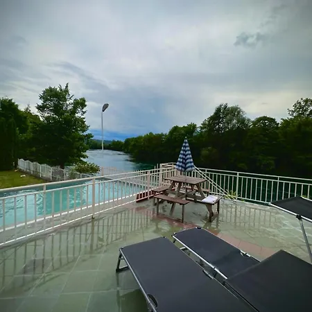 For Family With Pool & Private On Riverside Nationalpark 