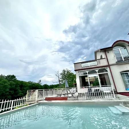 For Family With Pool & Private On Riverside Nationalpark 