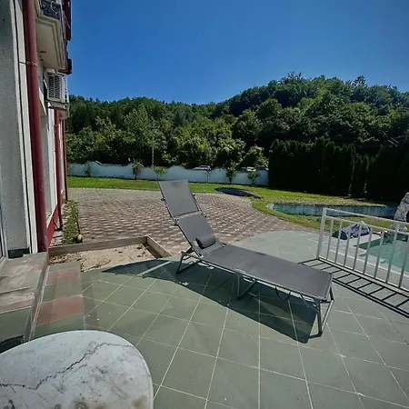 For Family With Pool & Private On Riverside Nationalpark 